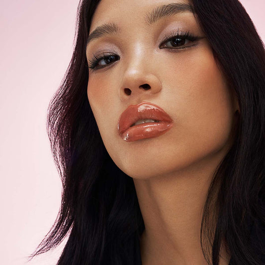 Model wearing the CHIOTURE Latte Mellow milk tea brown lip duo