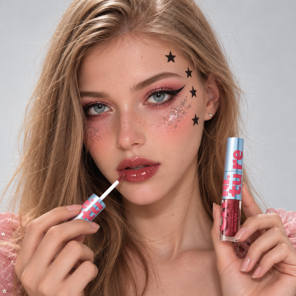 chioture-soft-makeup-blonde-model