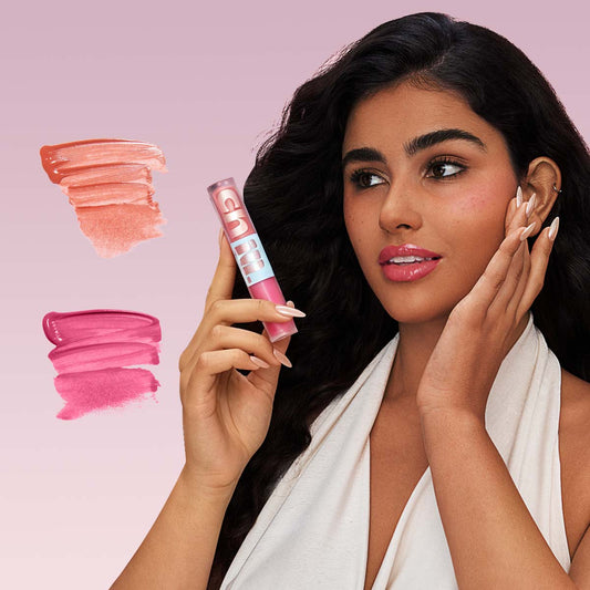 Model wearing the CHIOTURE Sunset Mirage blush duo